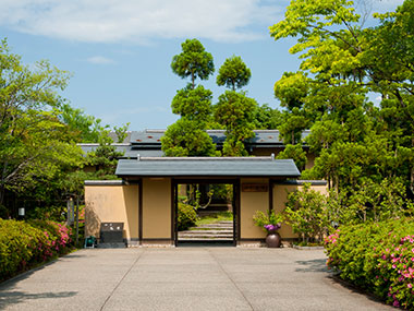 露天風呂付客室もお楽しみいただける旅亭萬葉